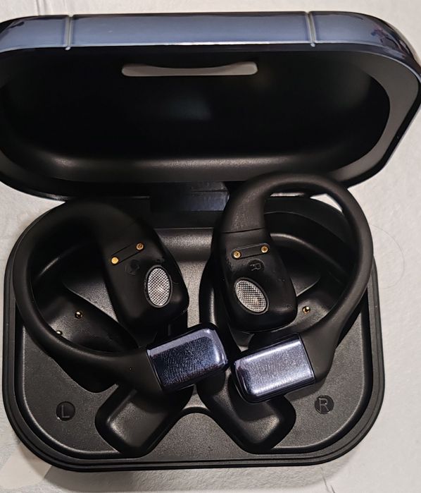 Auriculares HTC com tradutor IA