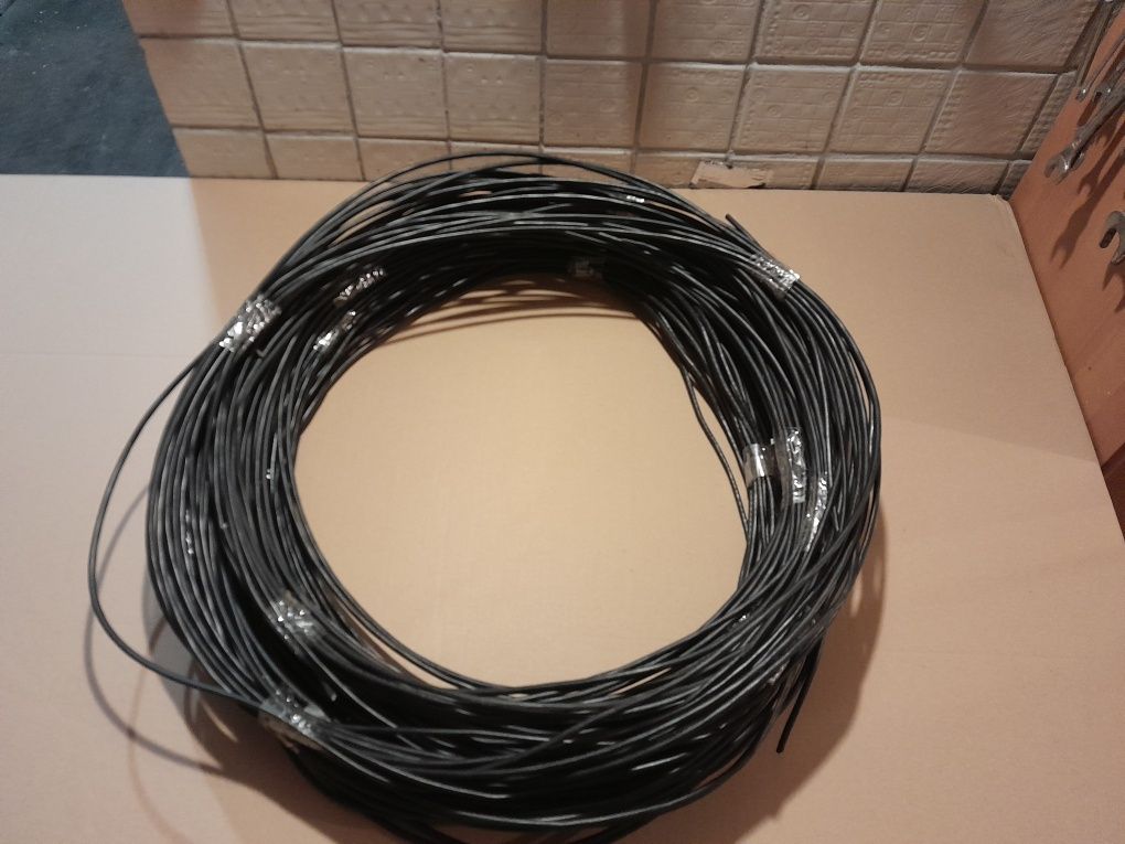 Kabel do monitoringu.