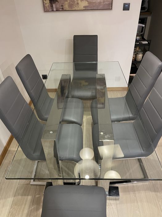 Mesa de refeição e cadeiras