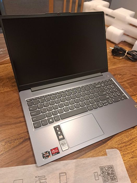 Laptop Lenovo IdeaPad Slim 3 - nowy