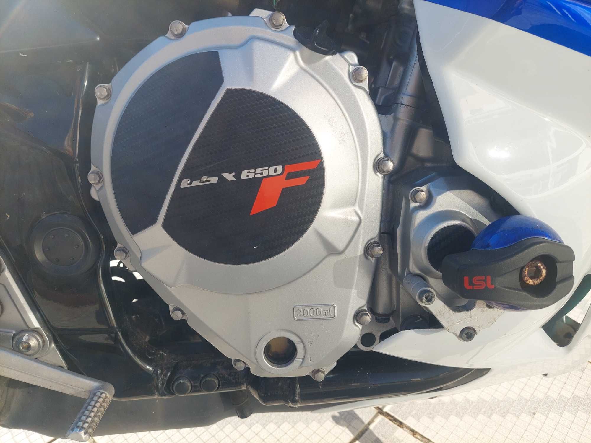Mota Suzuki GSX 650F impecável com extras