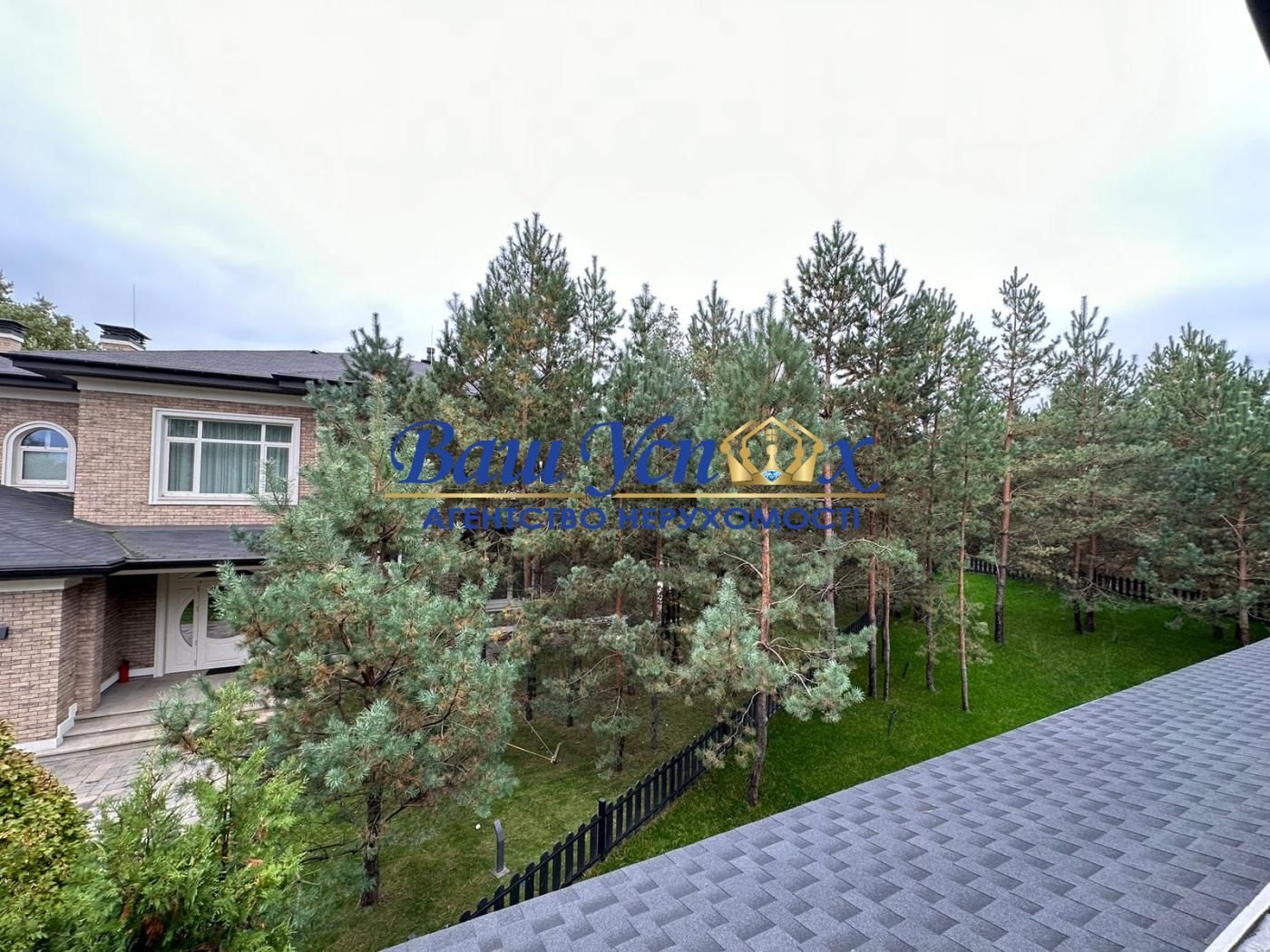 Продаж нового будинку в лісовій частині містечка.  КГ Green Hills