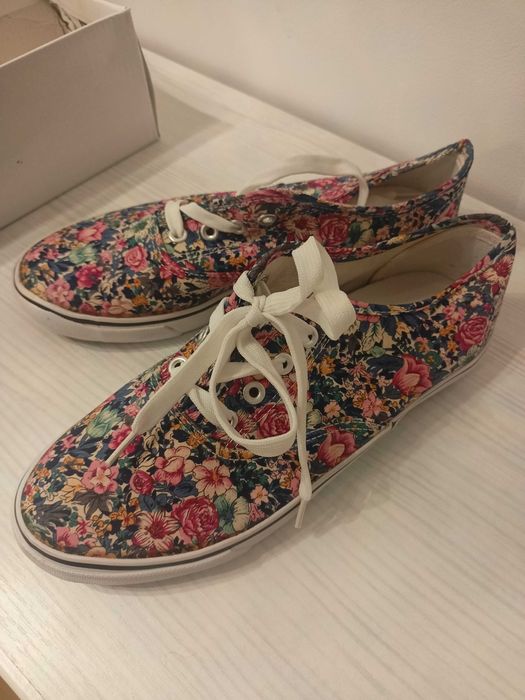 Tenisówki damskie r.39