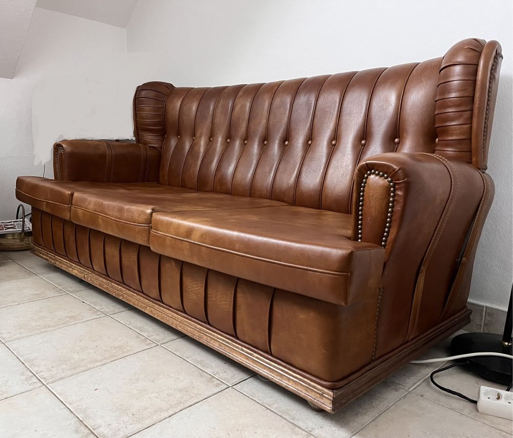Sofá-cama estilo Chesterfield 3 lugares em pele genuína