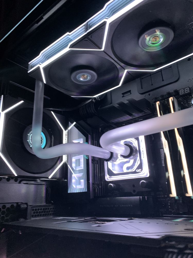 Komputer RTX 5090 Rog Ryzen 9 9950X3D Chlodzenie wodne custom loop