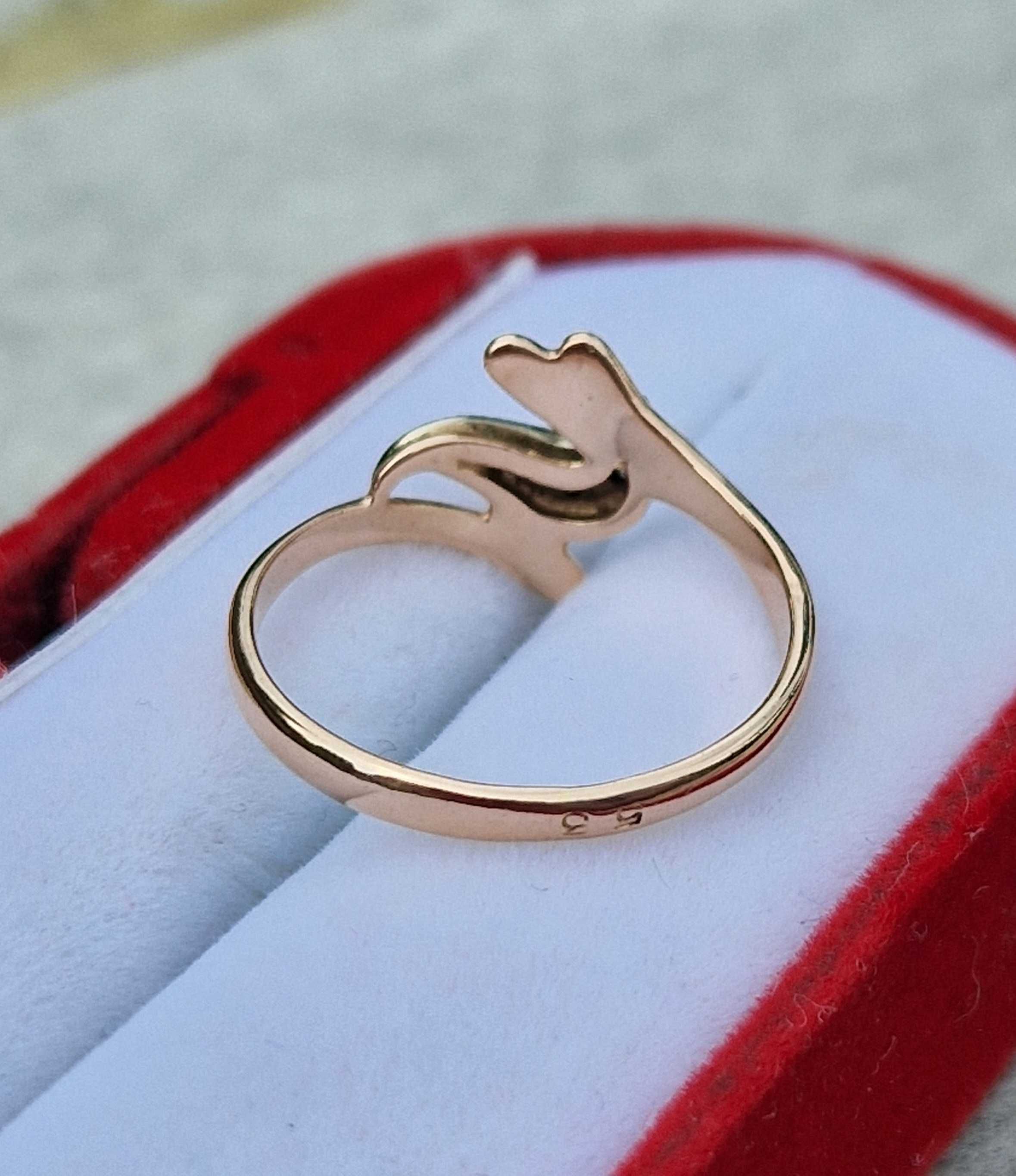 Золотий перстень, кольцо, часів СССР, 585 проба, з діамантами.