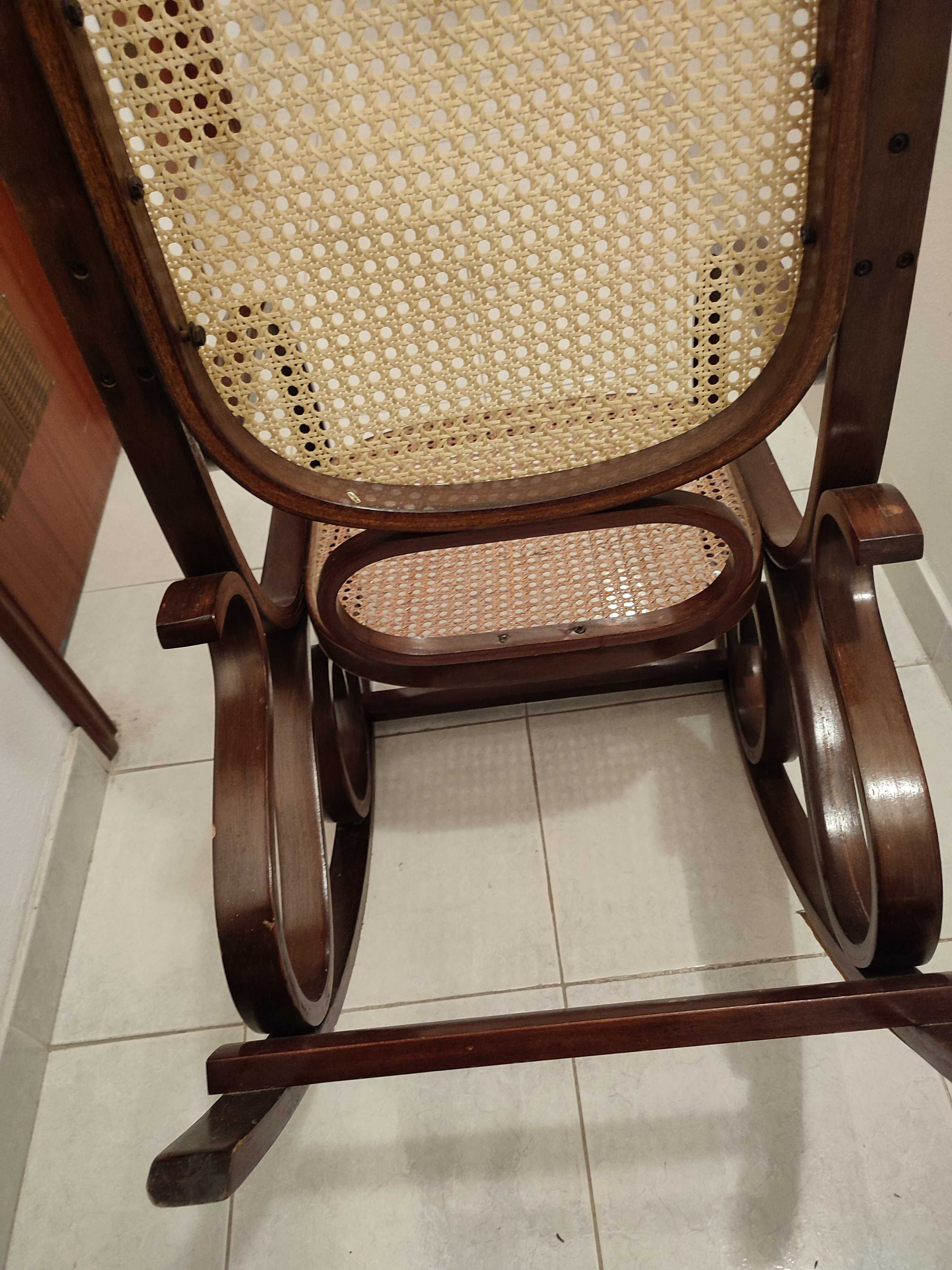 Cadeira baloiço madeira antiga