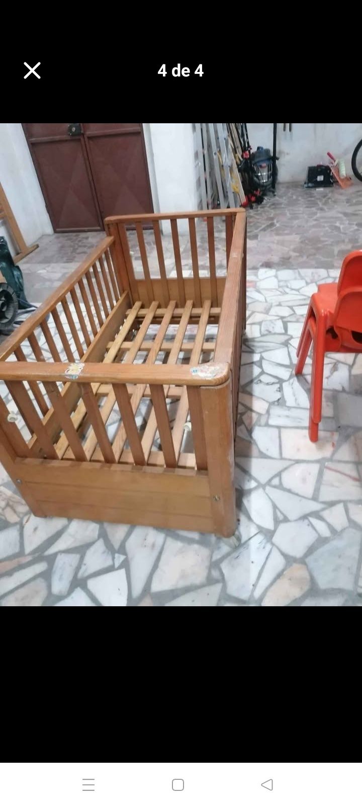 Cama de bebê sem colchão