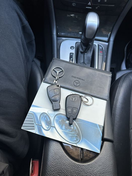 Mercedes-Benz E-Class 2004 рік W211 2.2 cdi Коробка Автомат