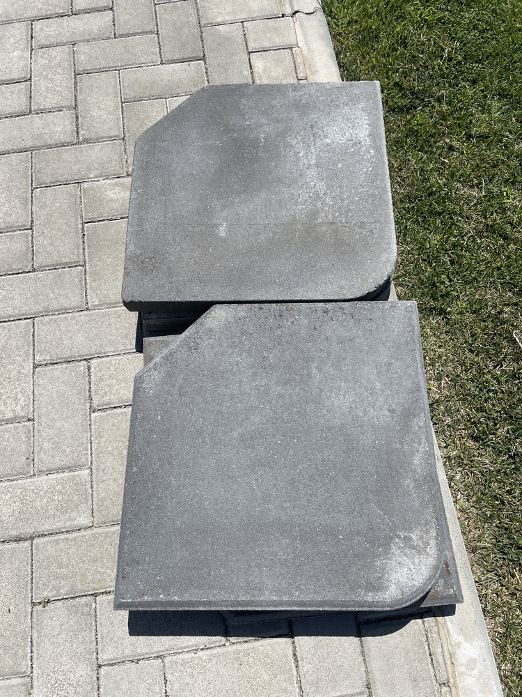 Chapéu de sol com bases de cimento