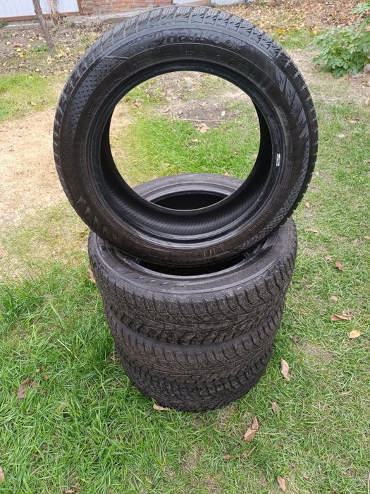 Б/у зимова гума 215/55 R17 Hankook