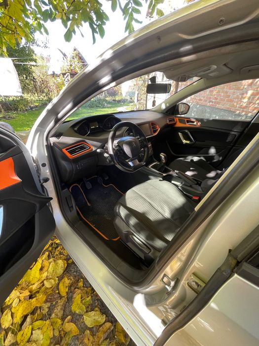 Продам автомобіль Пежо 308 2016