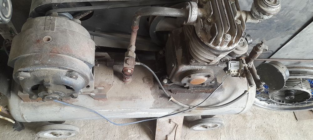 Продам повітряний компресор.