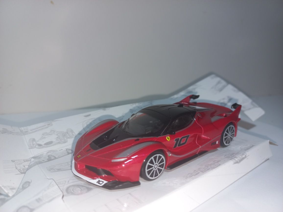Bburago Ferrari FXX K, skala 1:43,race&play