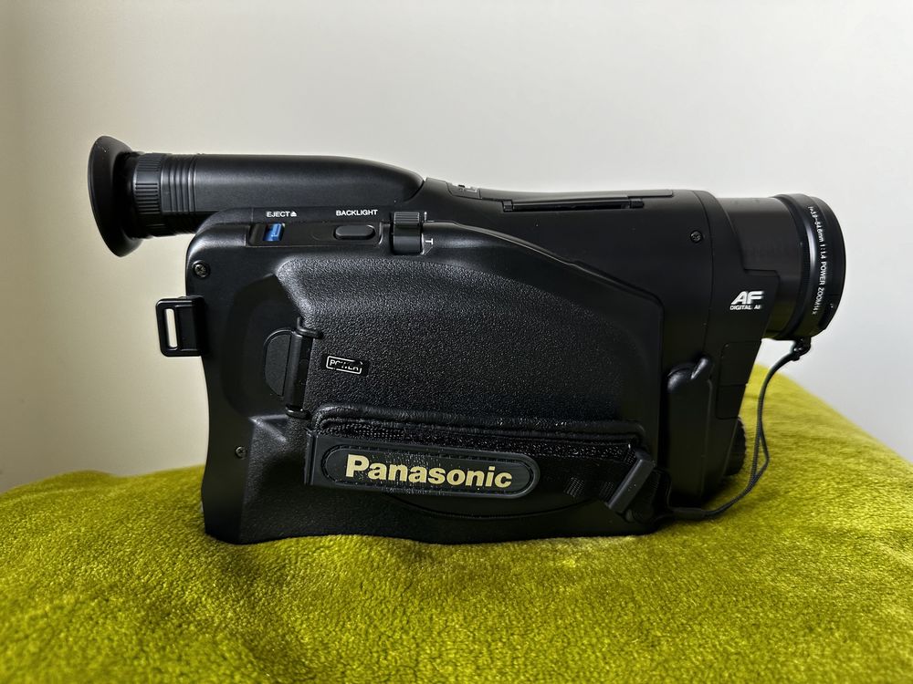 Câmara de Video VHS-C Panasonic