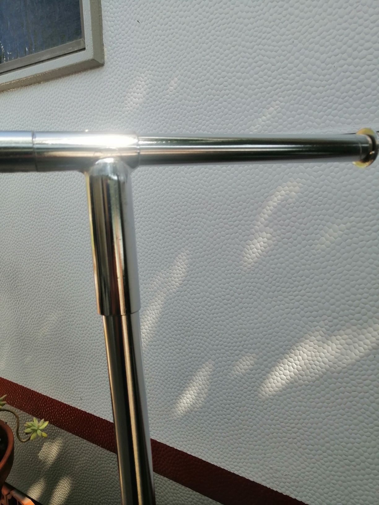 Charriot/suporte para crosetas de metal super maciço inoxidável.
Taman