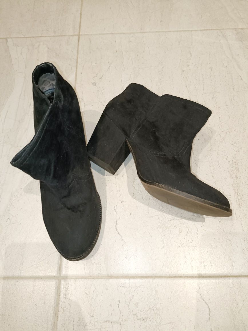 Zamszowe botki Bershka 38