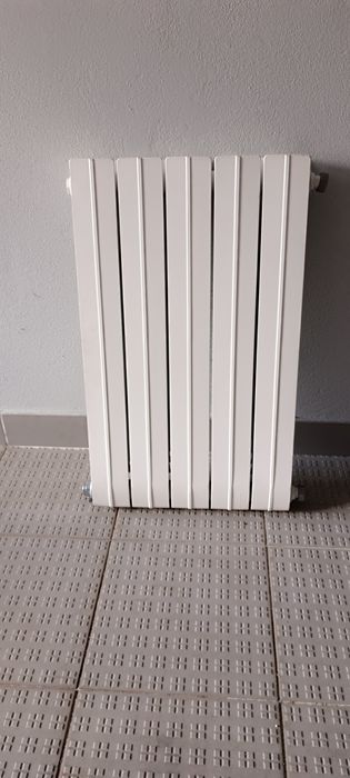 Radiador de parede novo marca ROCA