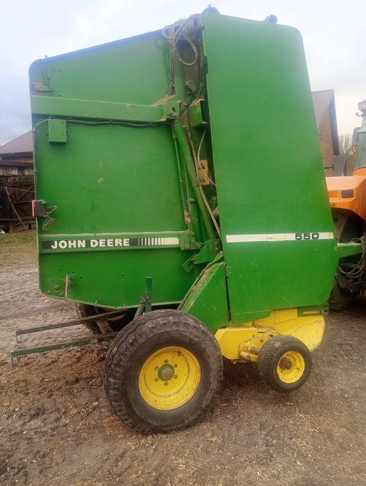 Prasa John Deere 550
