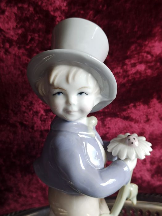 Figurka porcelanowa chłopczyk vintage Wagner & Apel Hilla Peyk