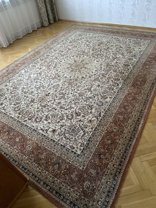 Piękny wełniany dywan  rozm 2,5 x 3,5 m