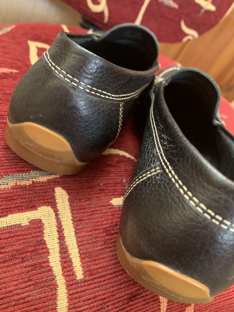 Шкуряні туфлі-мокасини Clarks