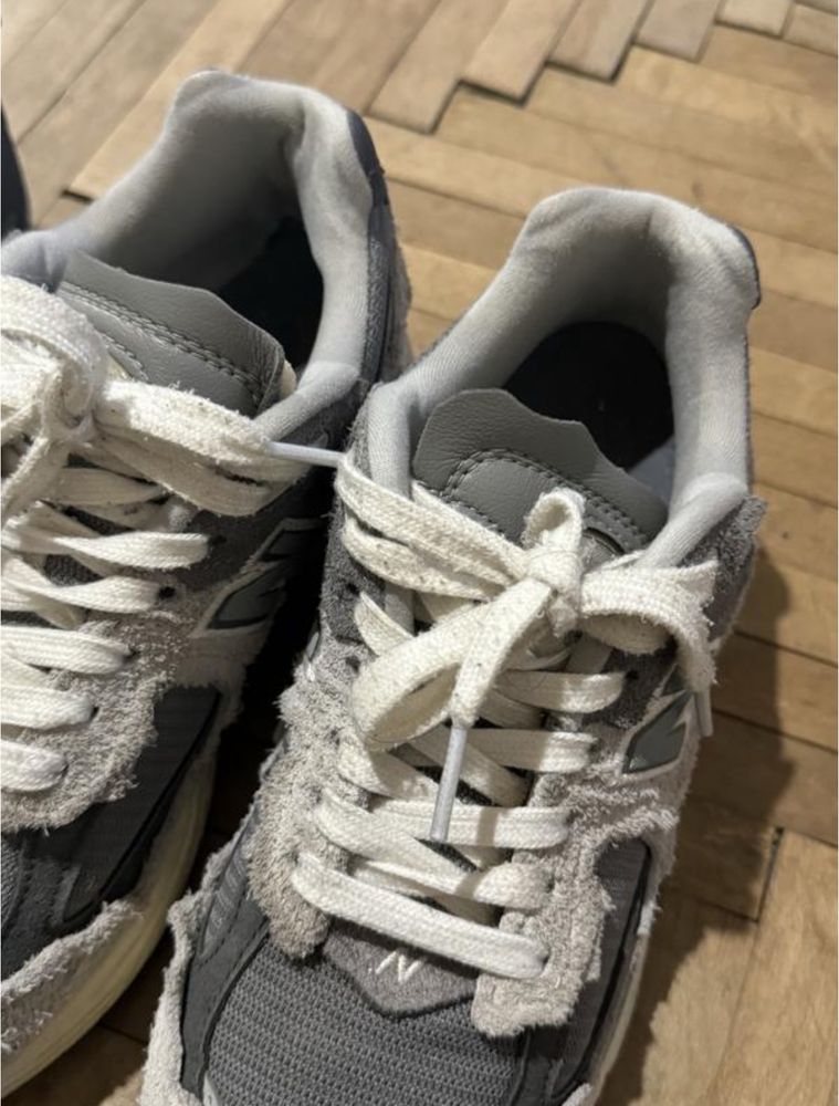 New balance 2002r
