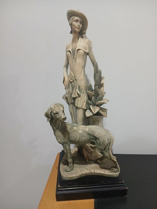 Estatueta candeeiro + estatuetas decorativas + estatueta religiosa