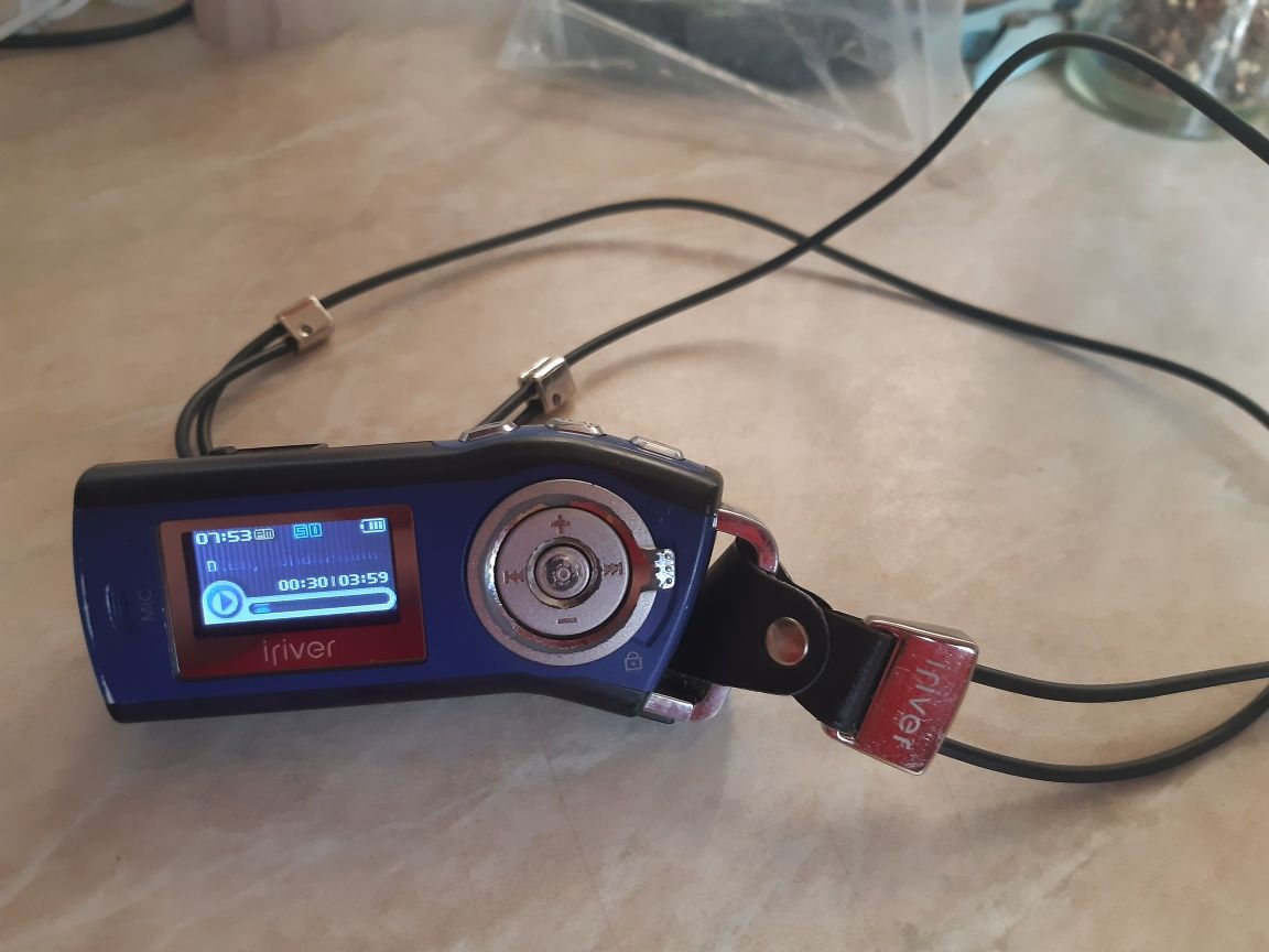 MP3 IRiver T10 1GB  в комплекті з навушниками TFZ Live 3