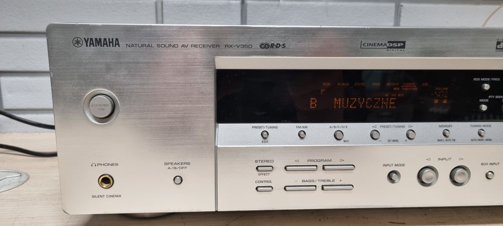 Amplituner YAMAHA RX-V350. Stereo. DOLBY DIGITAL dts