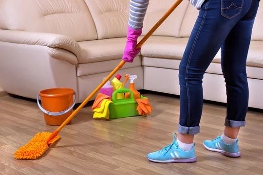 Прибирання квартир ,домів ,хімчистка меблів ,ковроліну та коврів