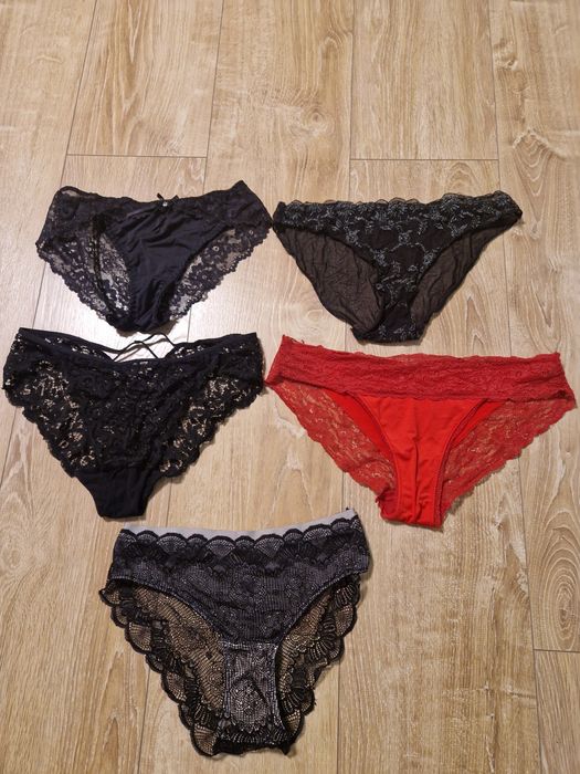 Zestaw koronkowych majtek w bardzo dobrym stanie