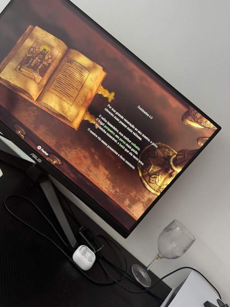Vendo um monitor
