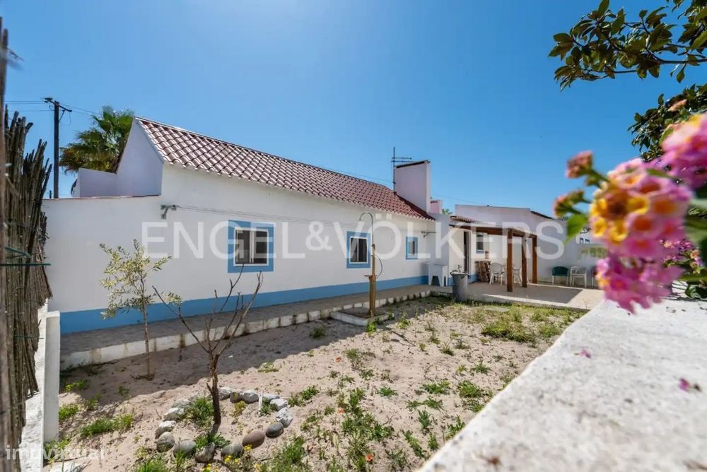 Moradia para renovar na Carrasqueira