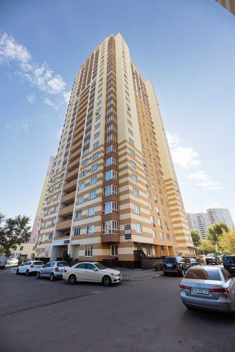 2К  квартира люкс метро Чернігівська 3 хв