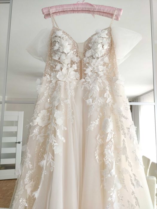 Suknia ślubna tiulowa Allure kwiaty 3D - roz. L na 176 cm