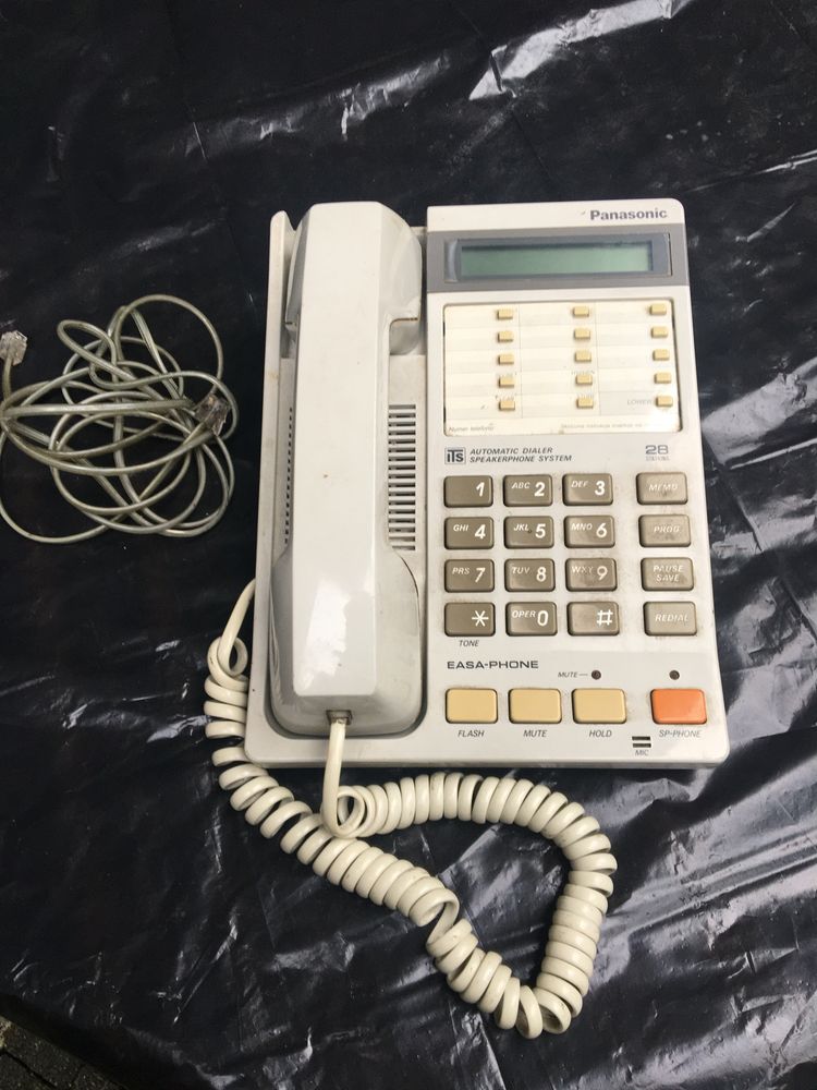 Stary telefon stacjonarny Panasonic