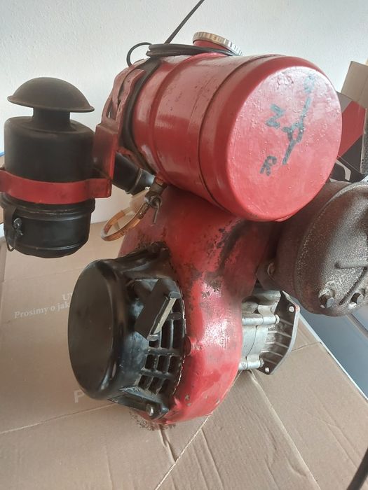 Silnik mf 70 w całości lub na czesci szarpak iskrownik