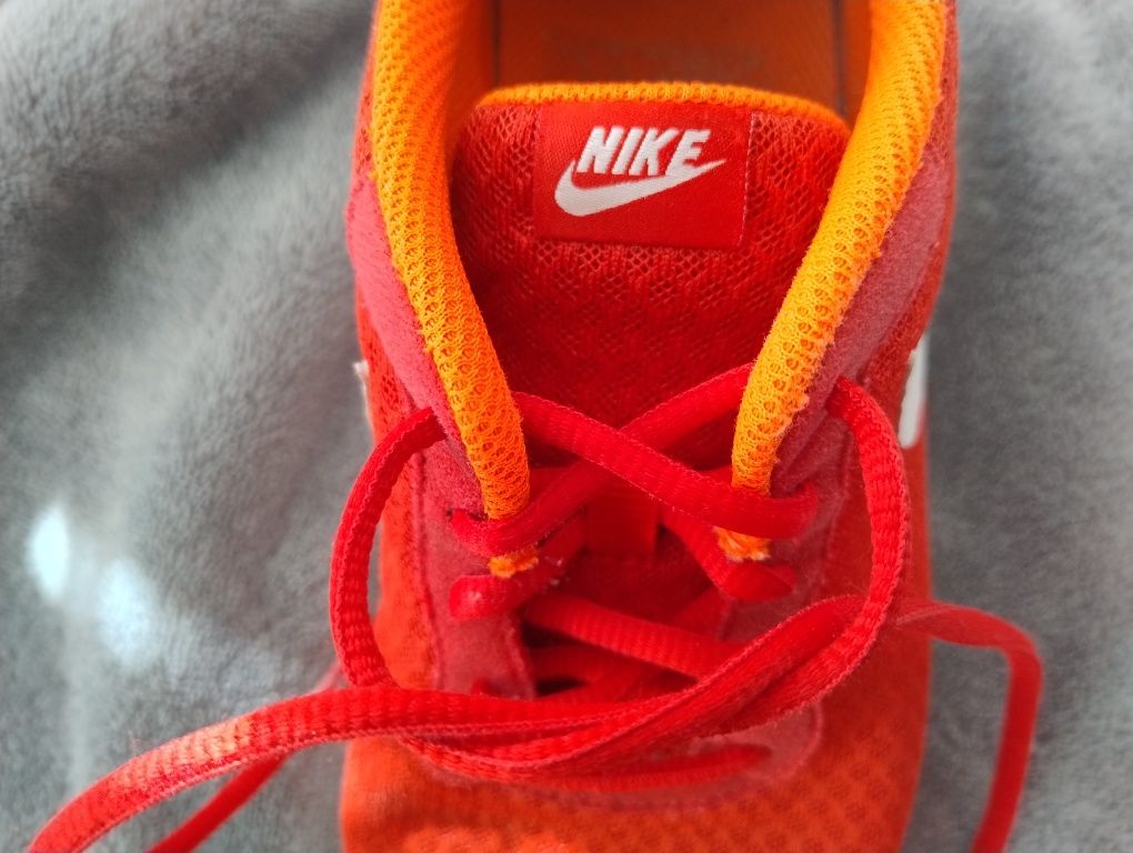 Buty Nike 40 kolor czerwony