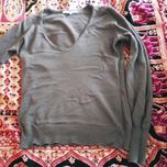 Sweterek w kolorze khaki