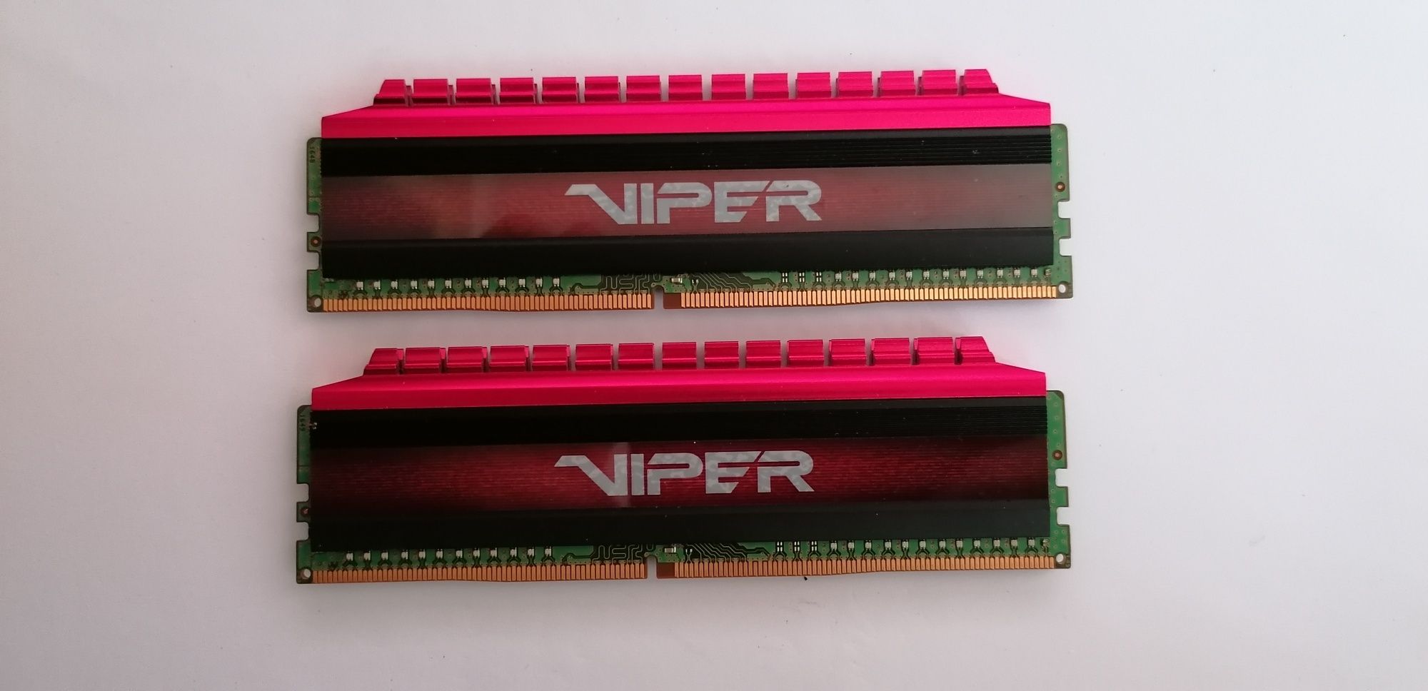 Модуль памяти / ОЗУ  PATRIOT Viper 2x4GB DDR4 3000 MHz