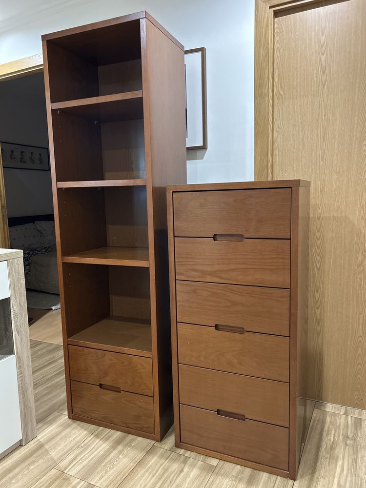 Conjunto cómoda e estante com gavetas em madeira maciça