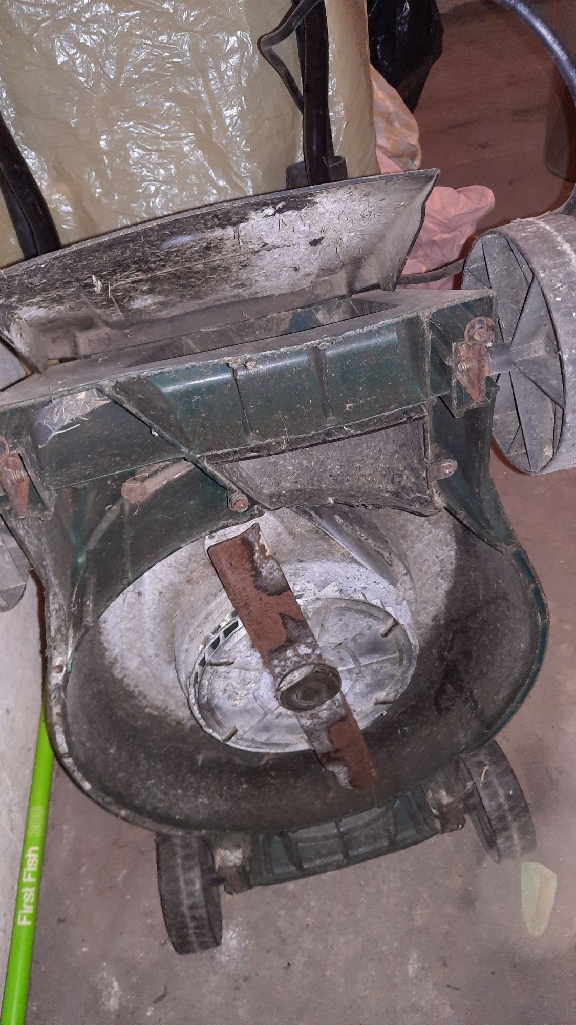 Kosiarka  elektryczna 1000watt szerokość koszenia 32cm regulacja wysok