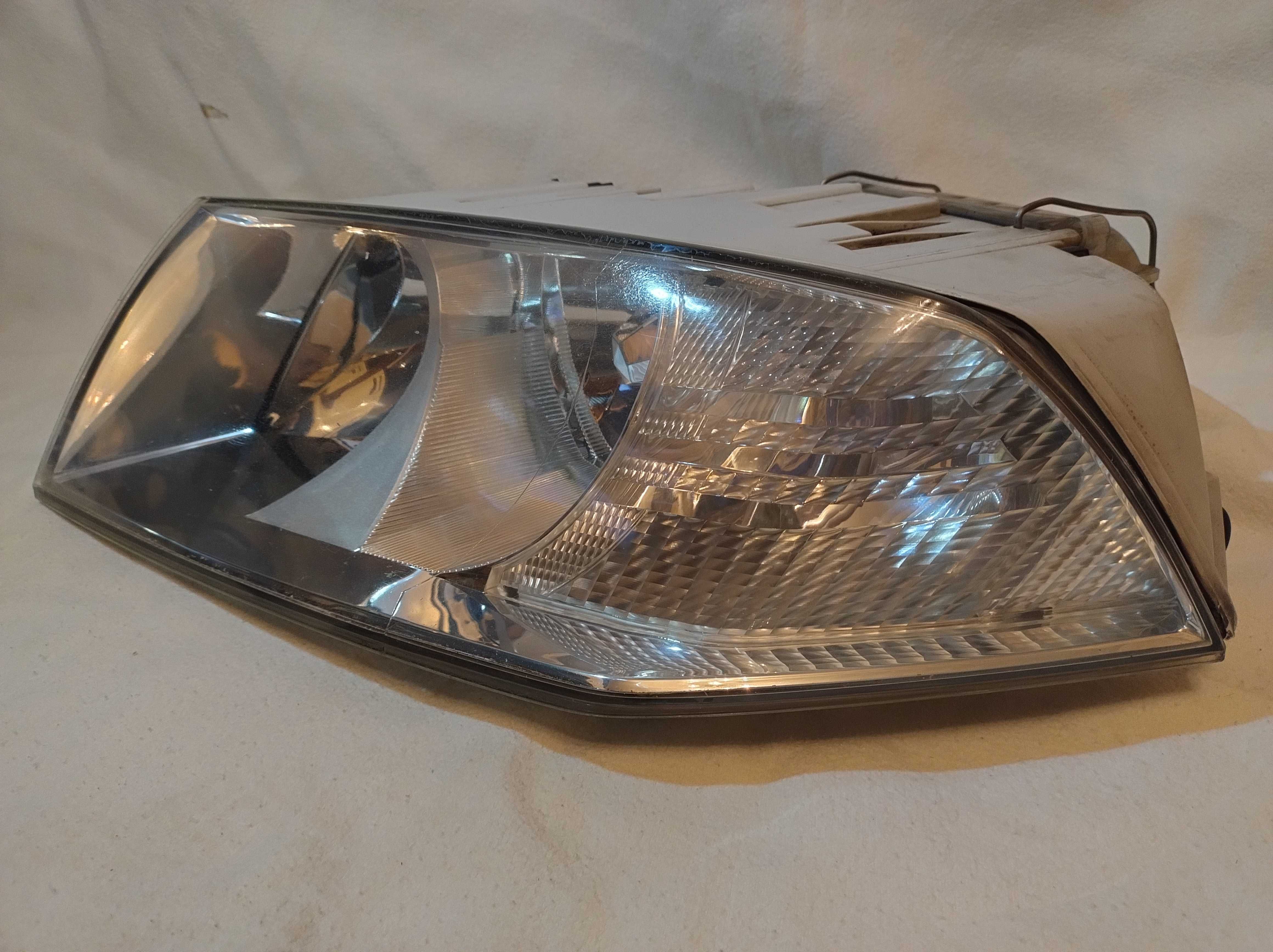 Reflektor Lampa Przednia Lewa Skoda Octavia II Zwykła Europa