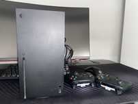 Xbox series x 1tb + 2 pady
