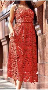 Круживное платье на бежевой подкладке SВечернее платье в пол размер S.