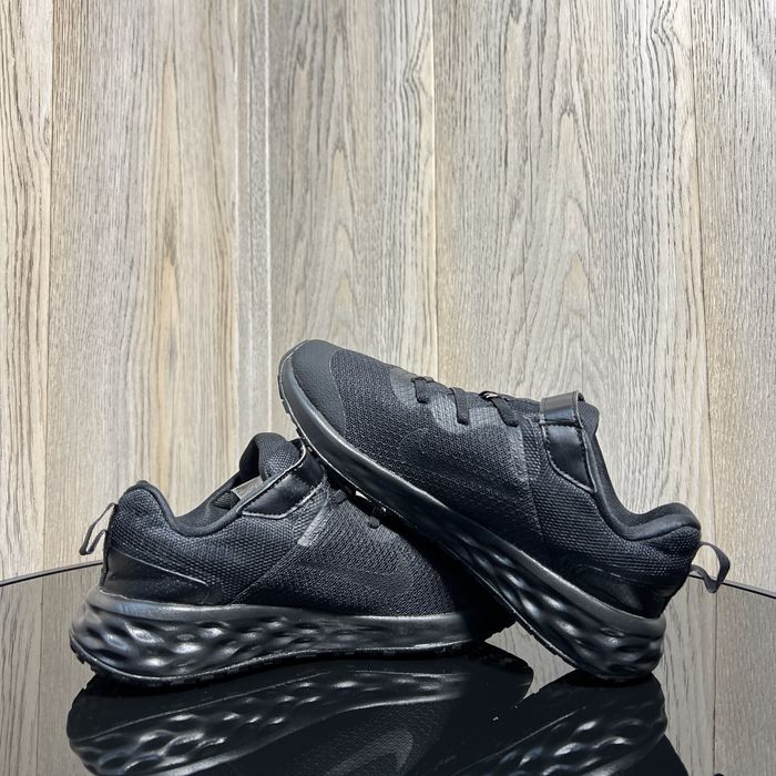 Продам оригінальні дитячі  кросівки Nike Revolution 6 ( 35р-22см)