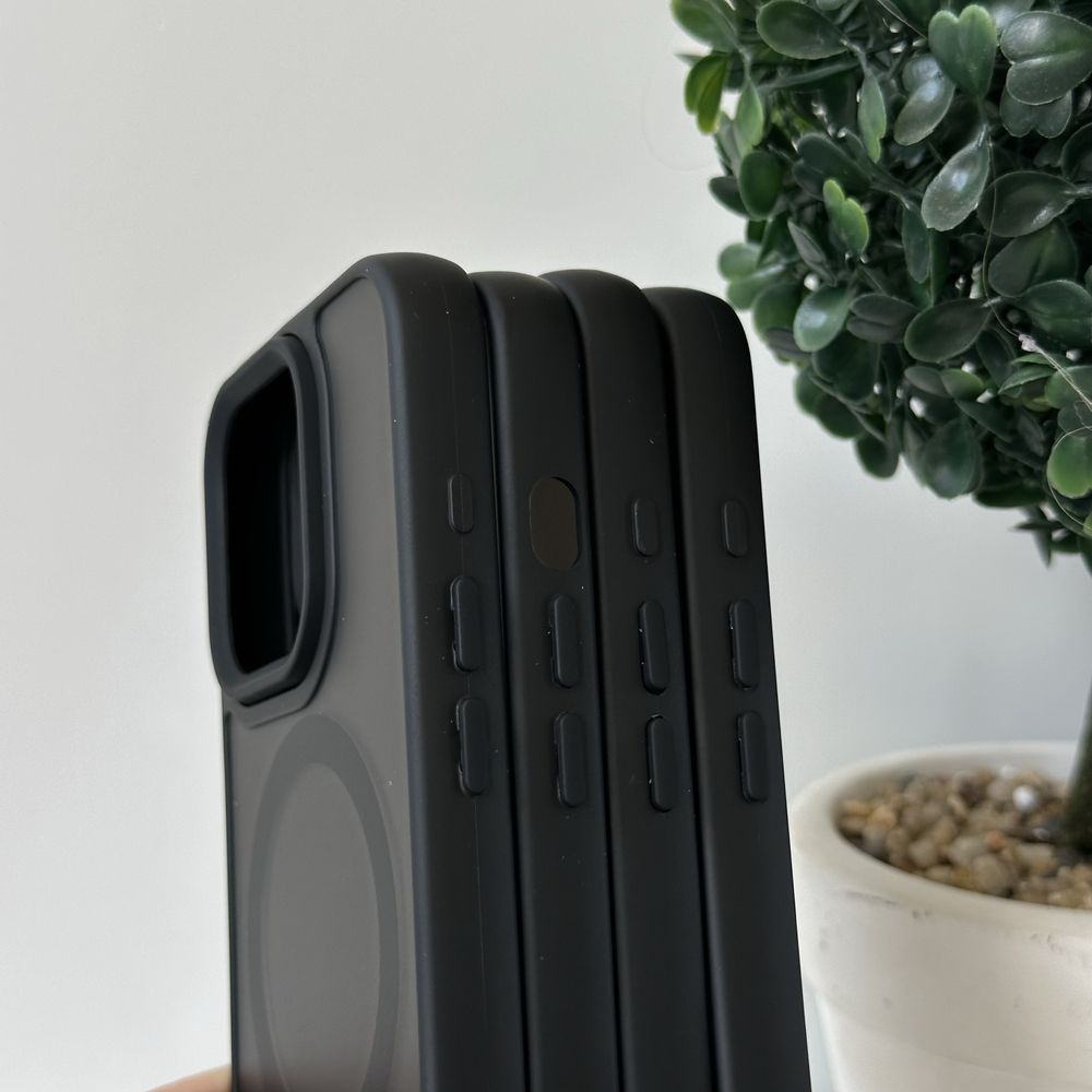 Чорний матовий чохол з MagSafe для IPhone 12 - 16 Pro max