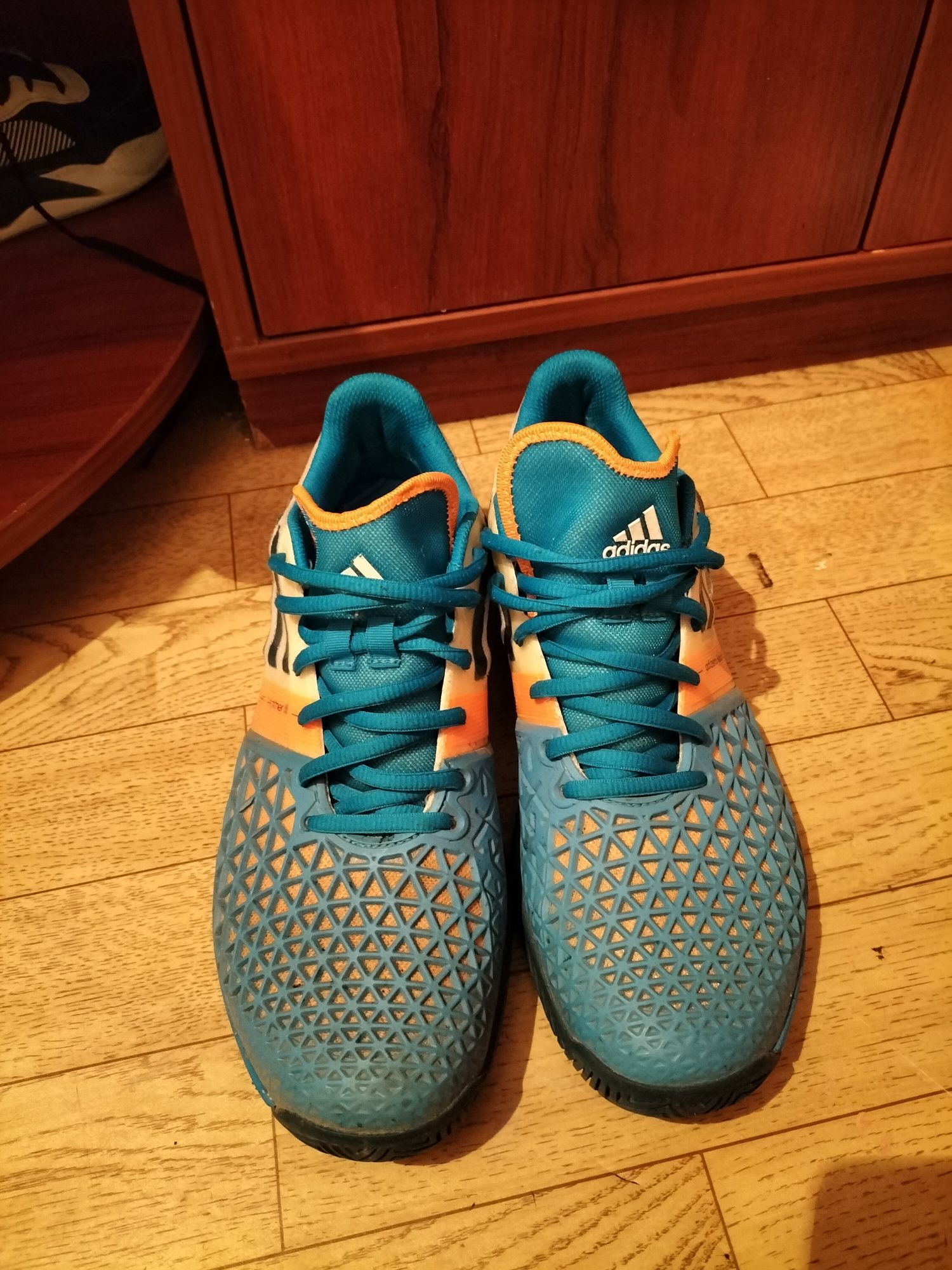 Продам кроссовки Adidas