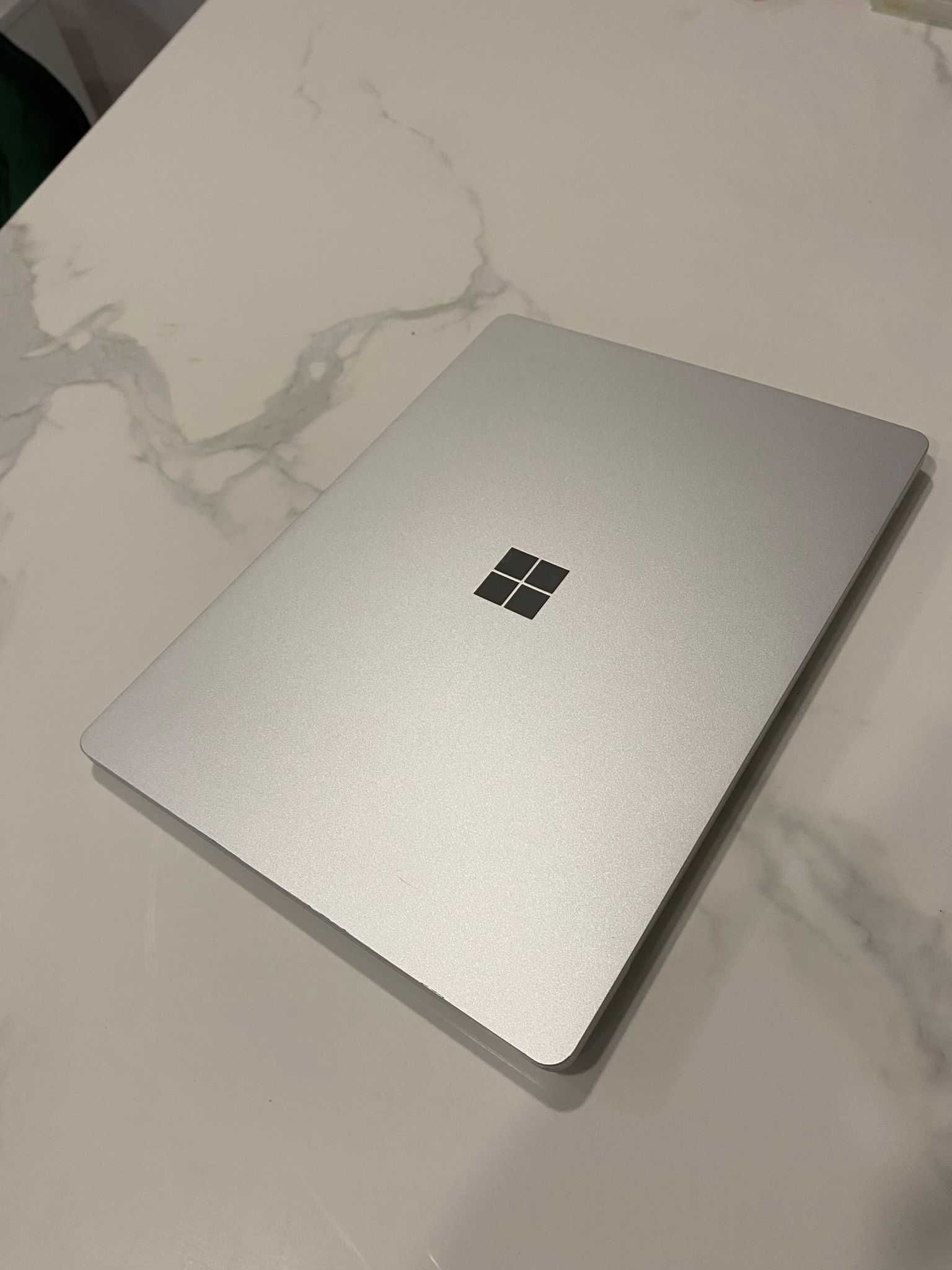 Surface Laptop GO | RAM: 8GB | SSD: 238 GB (Samsung) | Windows 11 Pro